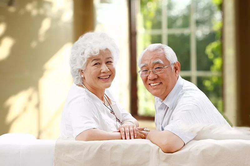 中国老太婆自慰浜岸风情，隐秘欲望，老年性事探索与禁忌