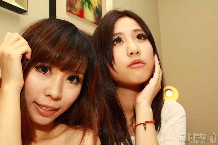 胖熟女双飞88Av浜激情碰撞，熟女魅力无限释放，双飞体验让人心跳加速