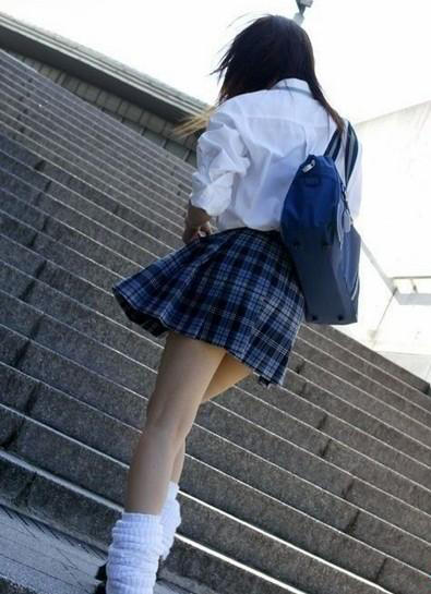 日本女学生被老师做爱引发争议，校园安全受质疑，社会关注升温