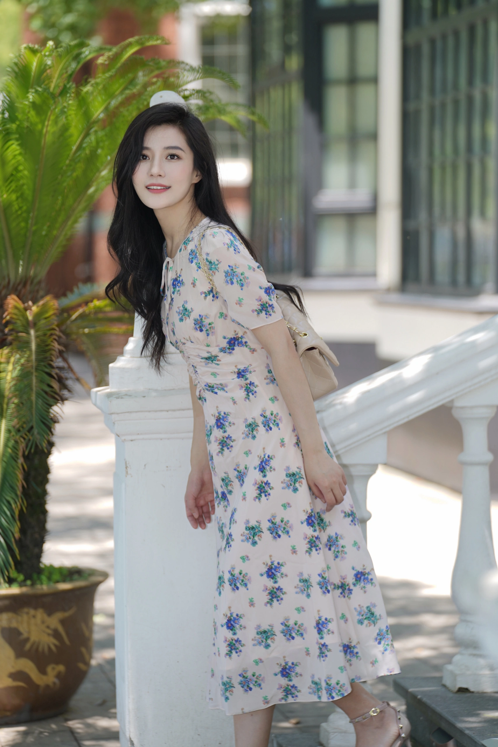 青青草婷婷色绽放自然之美，清新优雅，点缀生活诗意