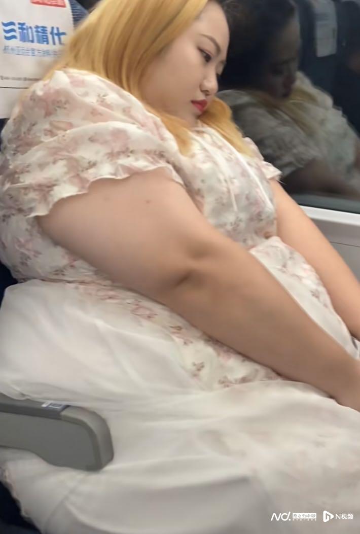 1.jiZZ18女人高潮zzji偷拍浜引发争议
