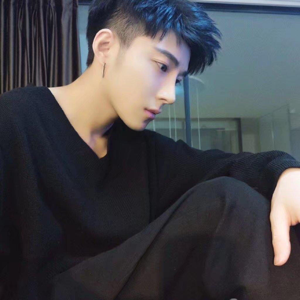 青涩少年白嫩男男Gay的纯爱故事，探索青春悸动，揭秘禁忌之恋的温柔与挣扎