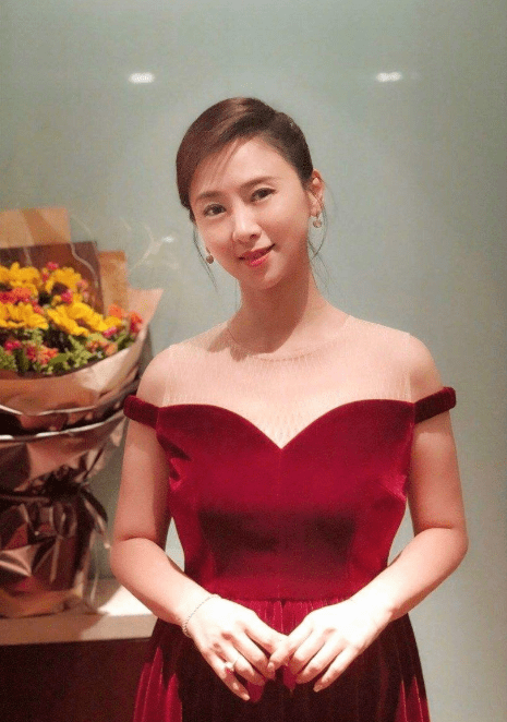 中国9111老熟女魅力不减当年，岁月沉淀优雅气质，展现成熟女性独特风采