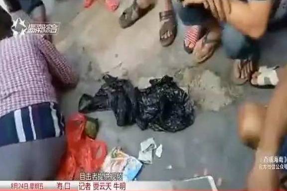 老妇人深夜扒开毛毛自慰，隐秘欲望的释放，孤独心灵的自我抚慰