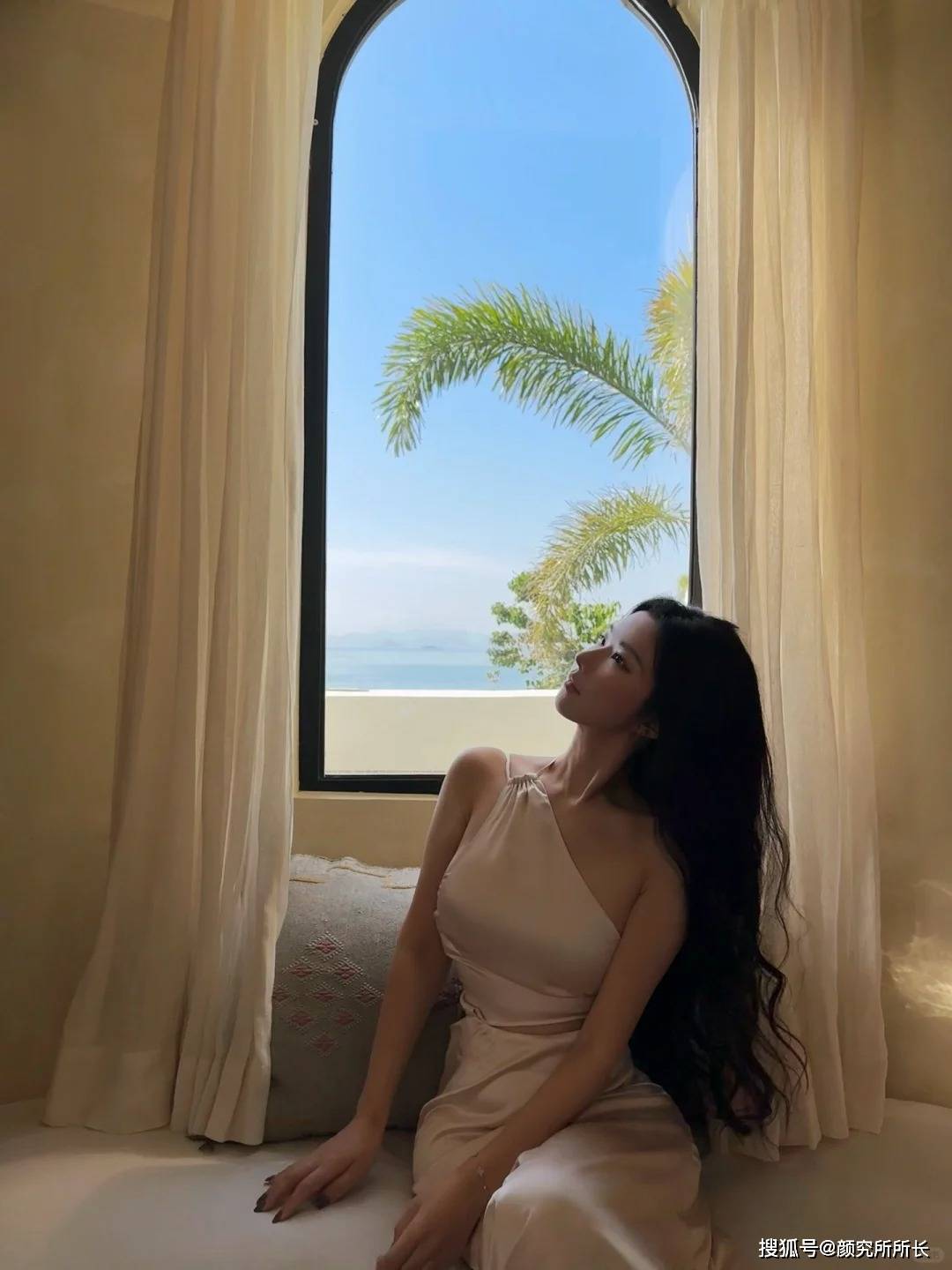极品尤物被啪到喷水呻吟，激烈交合中高潮连连，湿身诱惑让人欲罢不能