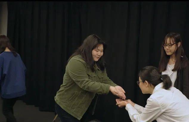 乌克兰少妇的美丽与坚韧，探索她们的生活故事，感受独特魅力与风情