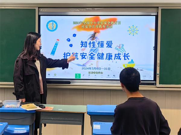 老师一级毛片浜引发热议，教育行业如何规范师德，杜绝不良内容传播，保护学生健康成长