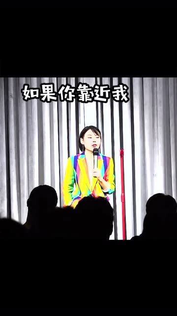 2.丰满大妈视频走红，网友热议不断，大妈魅力征服观众