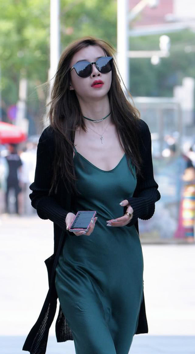 中国熟女魅力绽放时尚优雅自信风采，成熟女性独特韵味，展现东方女性之美