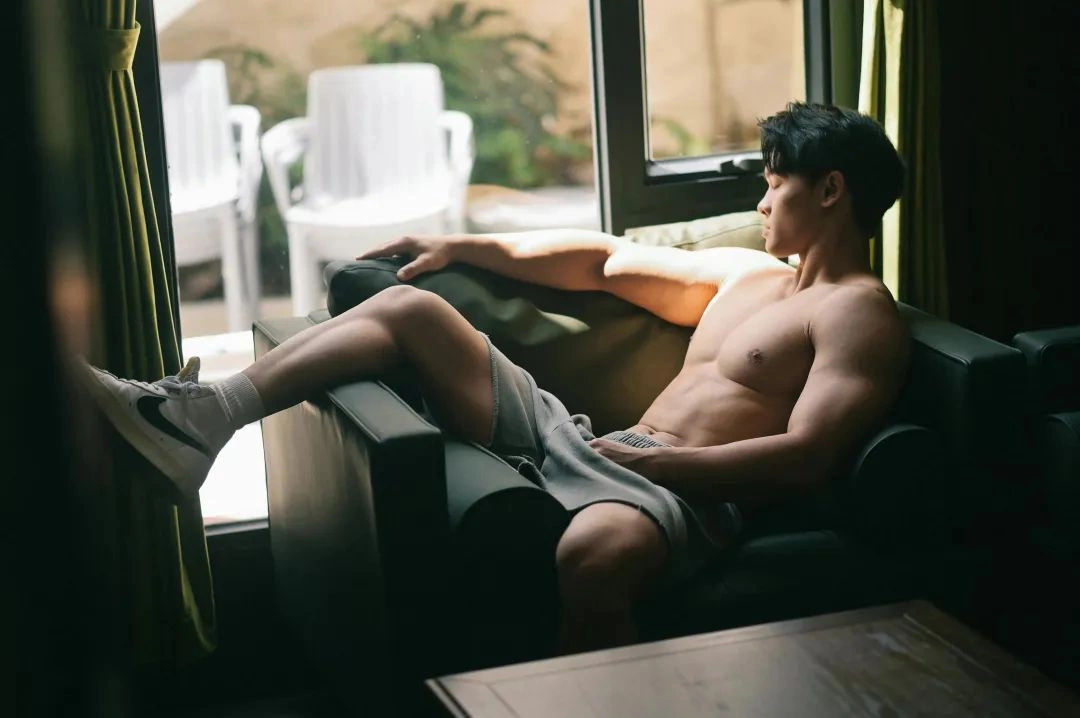 男男按摩师Gay色情按摩隐秘体验 同性SPA 情欲释放 专业手法 私密服务