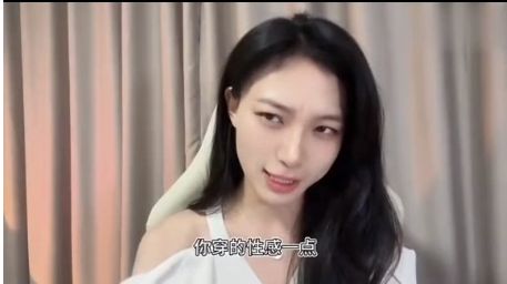 美女被咬小偷偷视频大全曝光，真实画面引热议，网友直呼太惊险