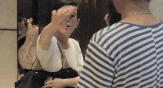 少妇性饥渴公交车上激烈姓交HDsex实录，真实偷拍画面曝光，网友直呼太刺激
