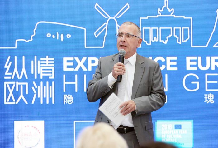 （根据指令内容三生成）欧美一区二区风情对比，性文化差异解析，潮流趋势深度探讨