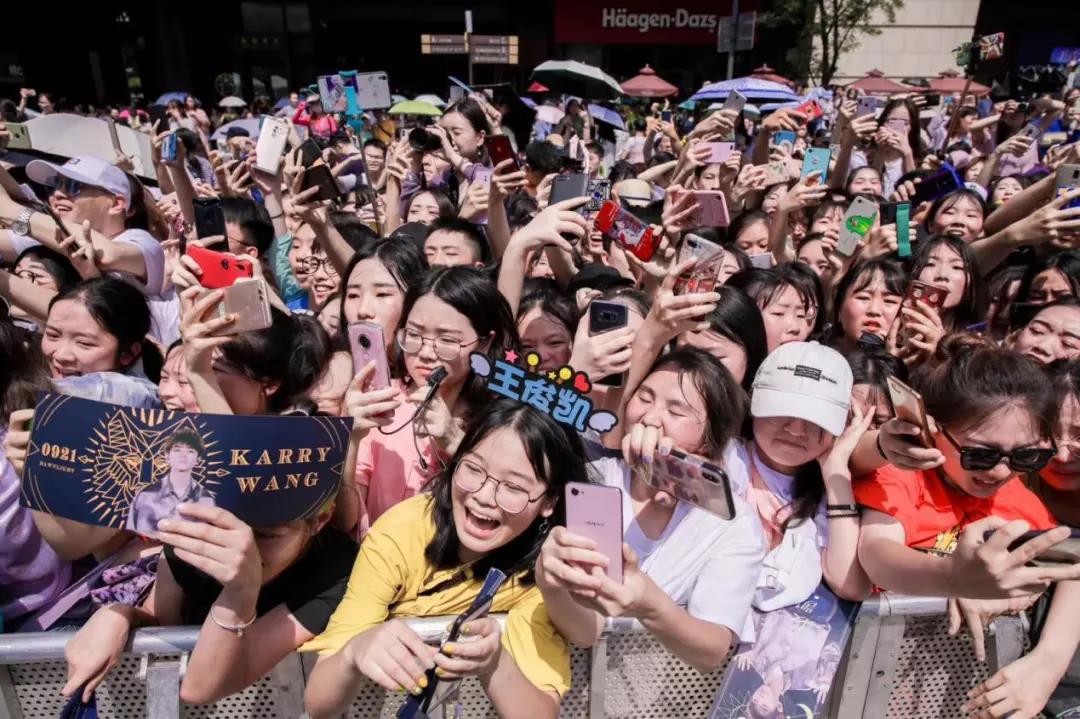 2.AV女人亚婷婷,魅力绽放,演技炸裂,粉丝狂热追捧