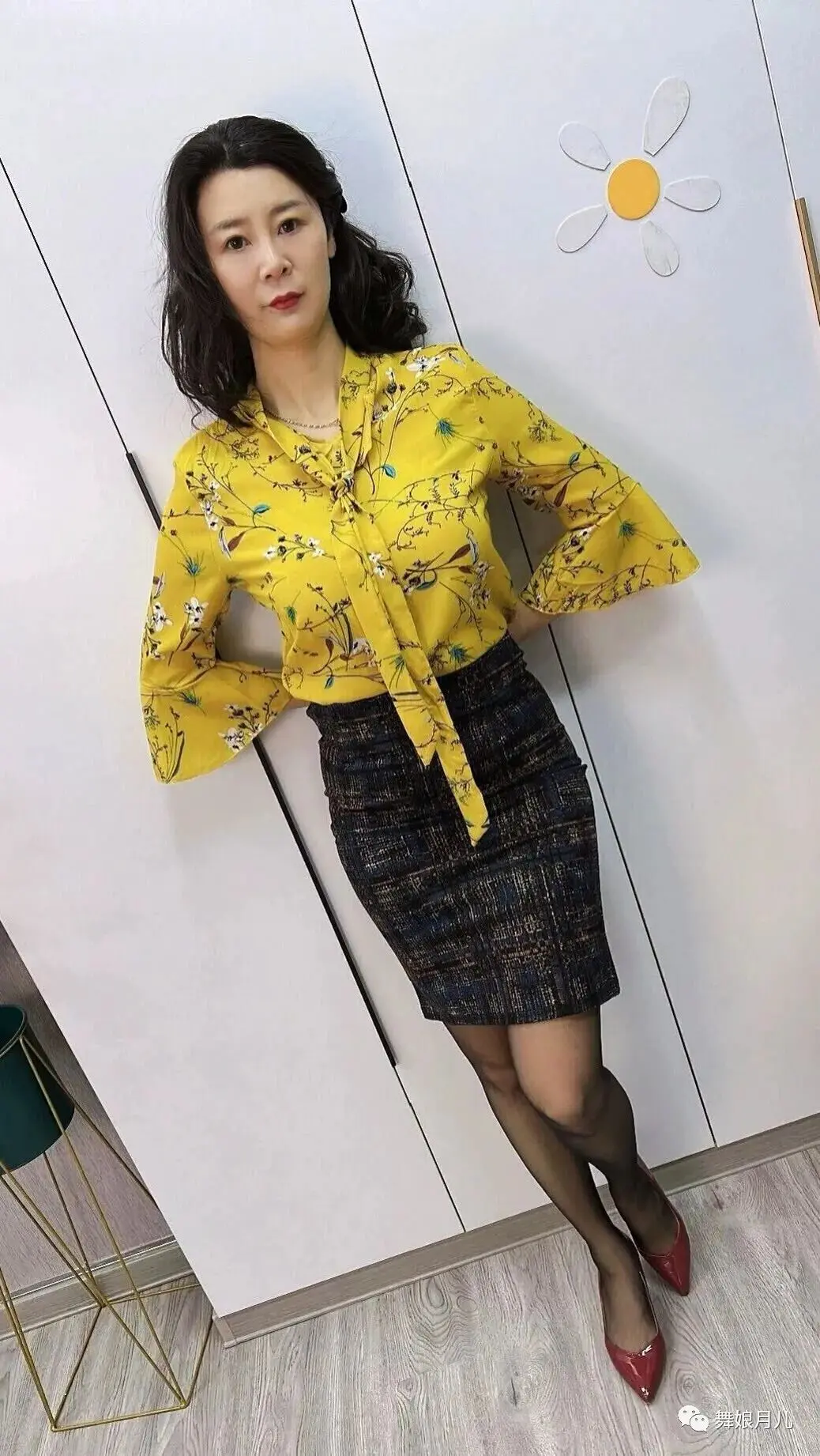 1.丝袜老熟女魅力不减当年风采依旧