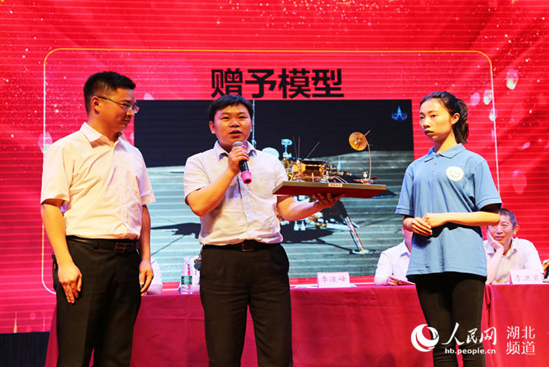 1.婷婷97最新动态与成长故事分享