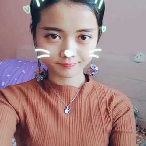 1.胡秀英撅起肥厚的大屁股扭动