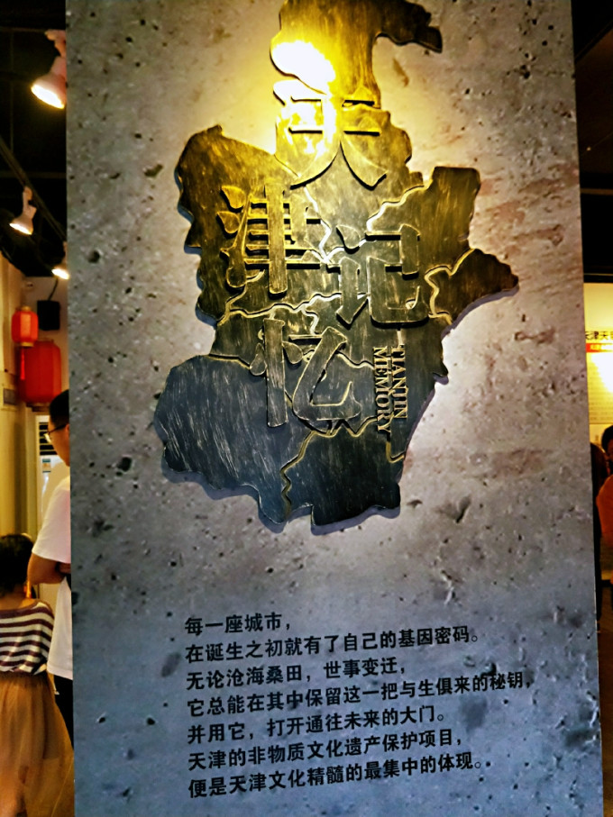 中国美女与黑人激情做爱，跨越种族的爱恋故事，探索异国文化的魅力交融