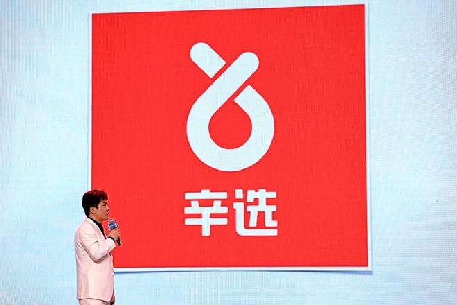 赵薇性感写真图片曝光，网友热议不断，引发全网关注