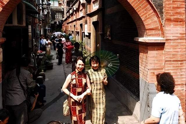 1.中国女人浜的独特魅力与时尚潮流