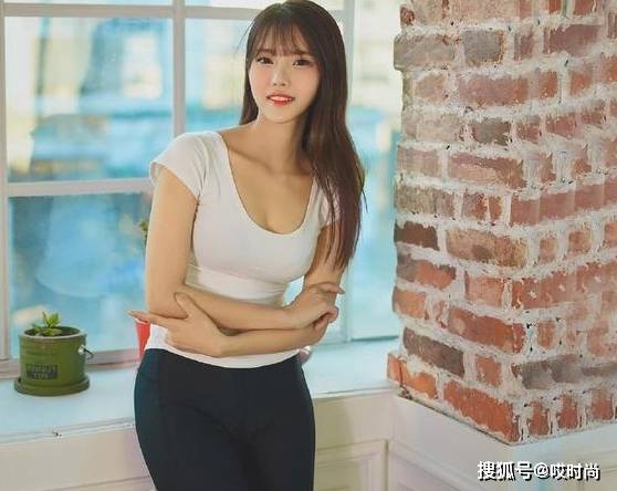 肥美少妇的迷人风采，优雅气质，独特魅力让人心动