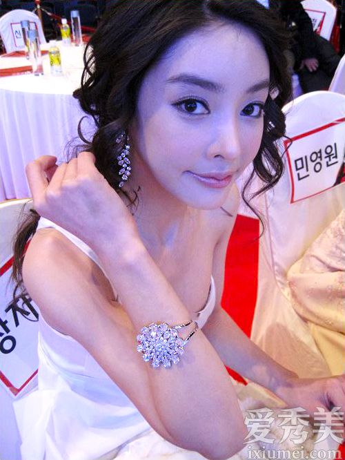 中国女明星卖婬视频事件曝光，引发社会热议，警方介入调查真相