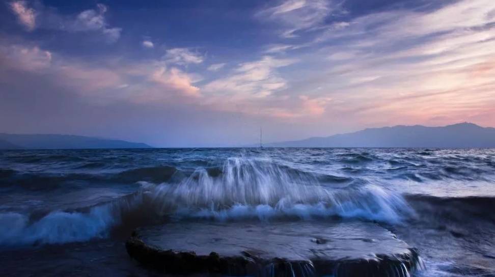 18aaaa浜探索神秘海岸线，发现隐藏美景，感受独特海滨风情