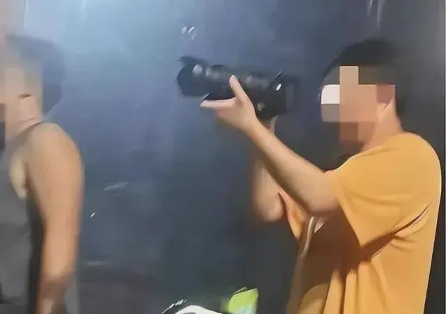 1.老太婆不雅行为引发争议