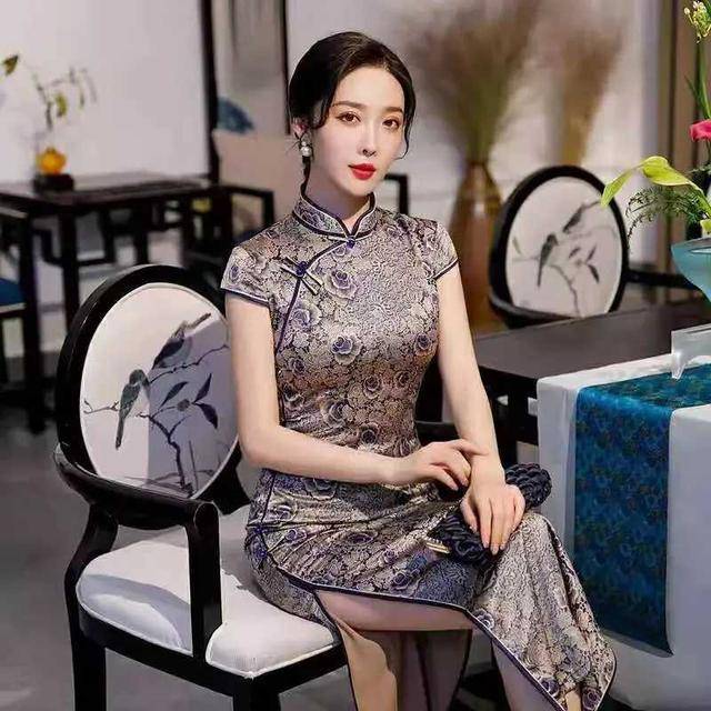 精品少妇久久久魅力无限，优雅风情，令人心动不已