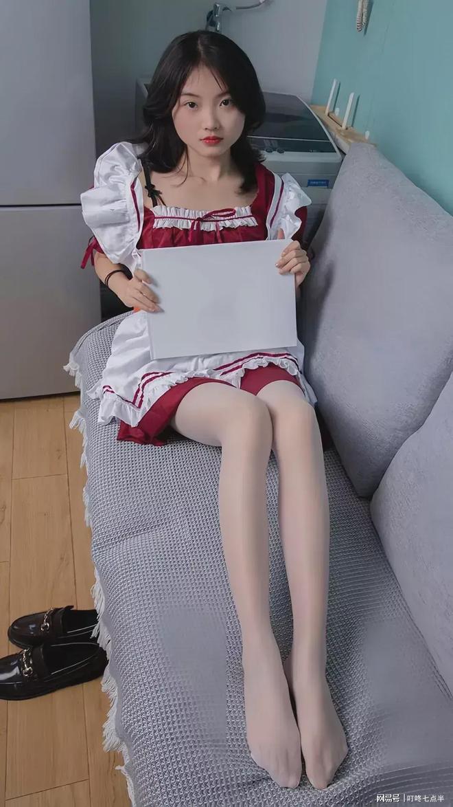 丝袜美腿一区二区在线观看，高清欧美视频精选，性感长腿诱惑合集