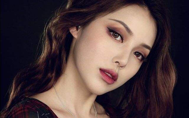 日韩精品九款时尚美妆推荐，精选热门单品，打造精致妆容，提升你的魅力指数