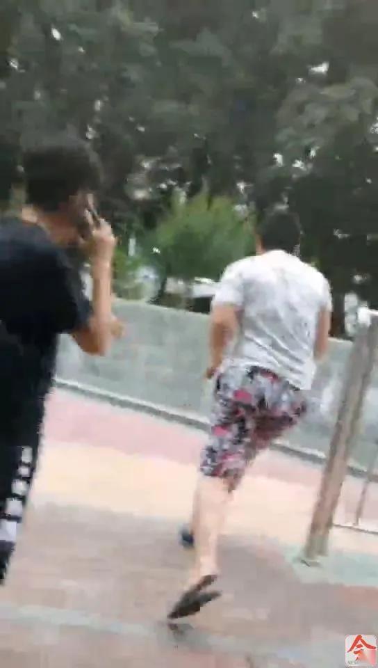 偷拍妇女撒尿正面视频曝光，引发社会强烈谴责，保护隐私安全刻不容缓