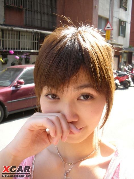 伊人成人自拍魅力绽放，展现自信风采，定格美丽瞬间