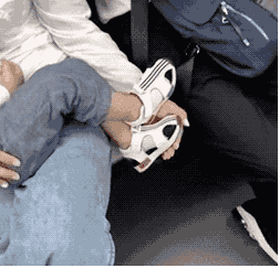 夫妻偷拍浜在线曝光夫妻偷拍浜事件引发热议，网友热议在线偷拍，浜成焦点