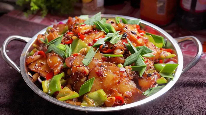 东北老肥熟口味重浜家常菜谱，香辣下饭，地道东北风味，满足你的味蕾需求
