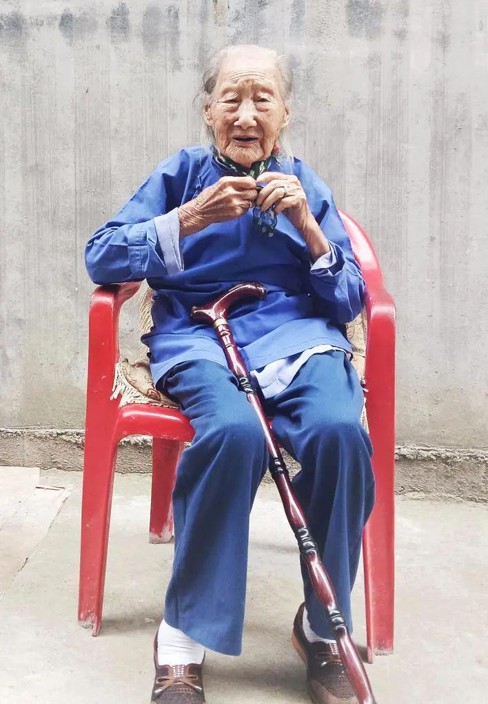 1.一级老太的传奇人生与智慧传承