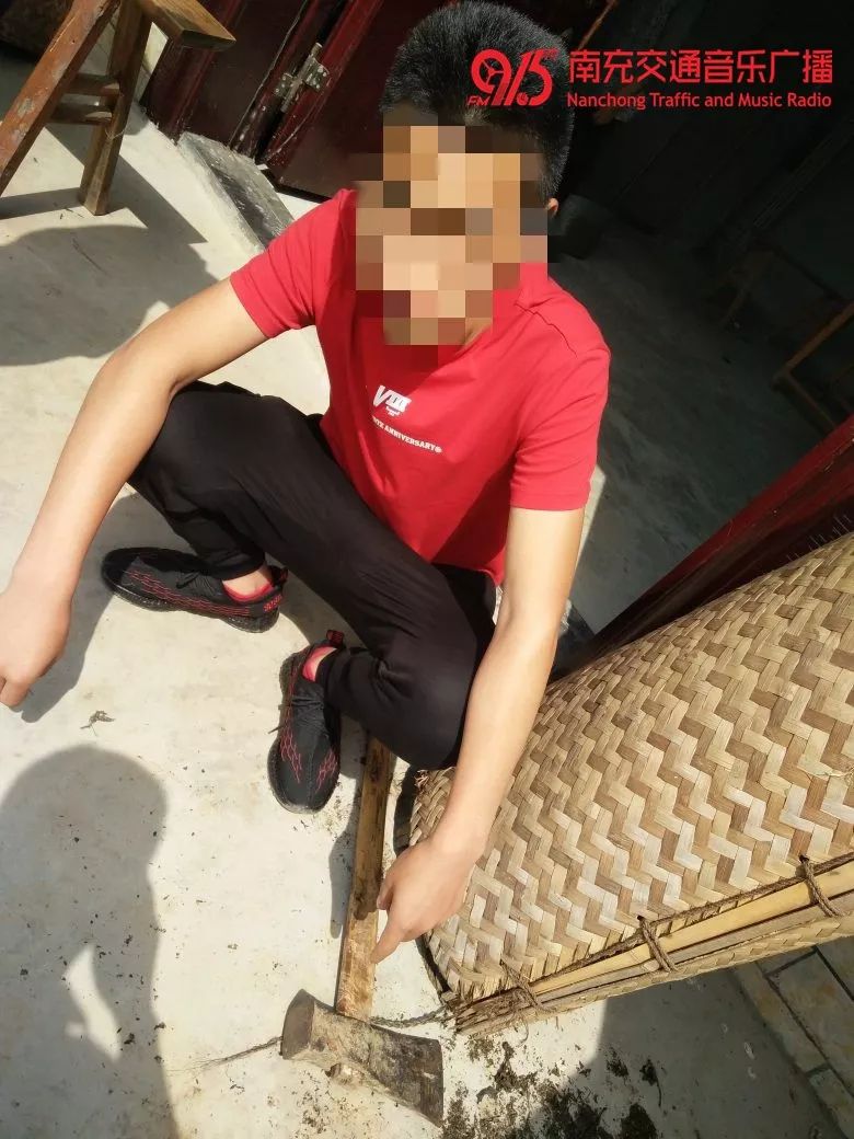 老熟女小伙子88AV揭秘情感纠葛，探讨现代婚恋观，解析社会热点背后的真相