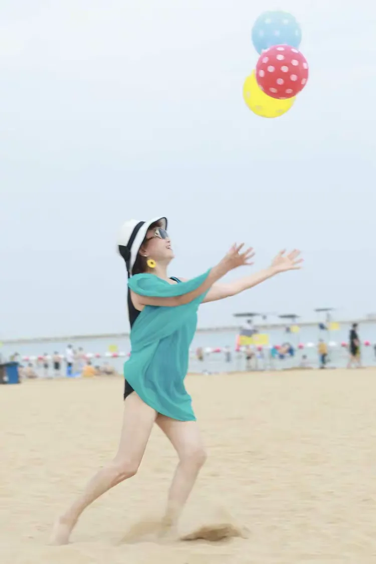 内谢学生妹青春洋溢校园生活写真集，甜美笑容，活力四射，记录美好时光