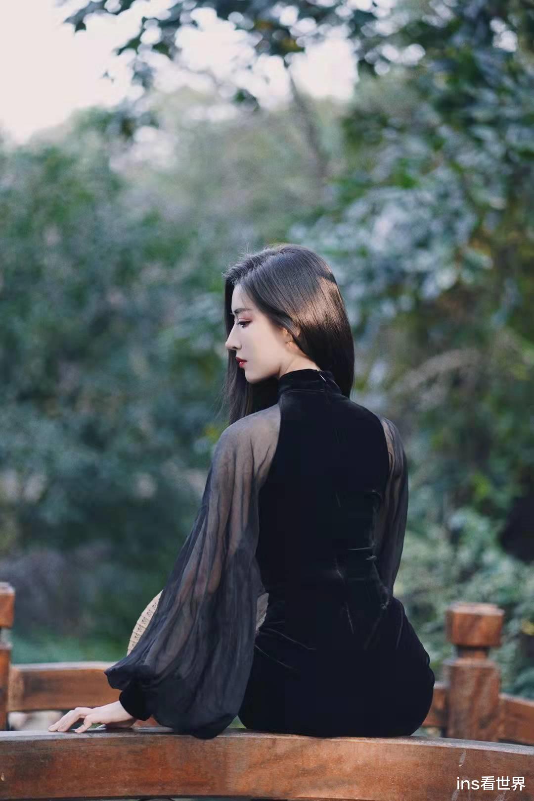 50路人妻浜的诱惑与魅力，探索她的秘密世界，感受不一样的成熟风情