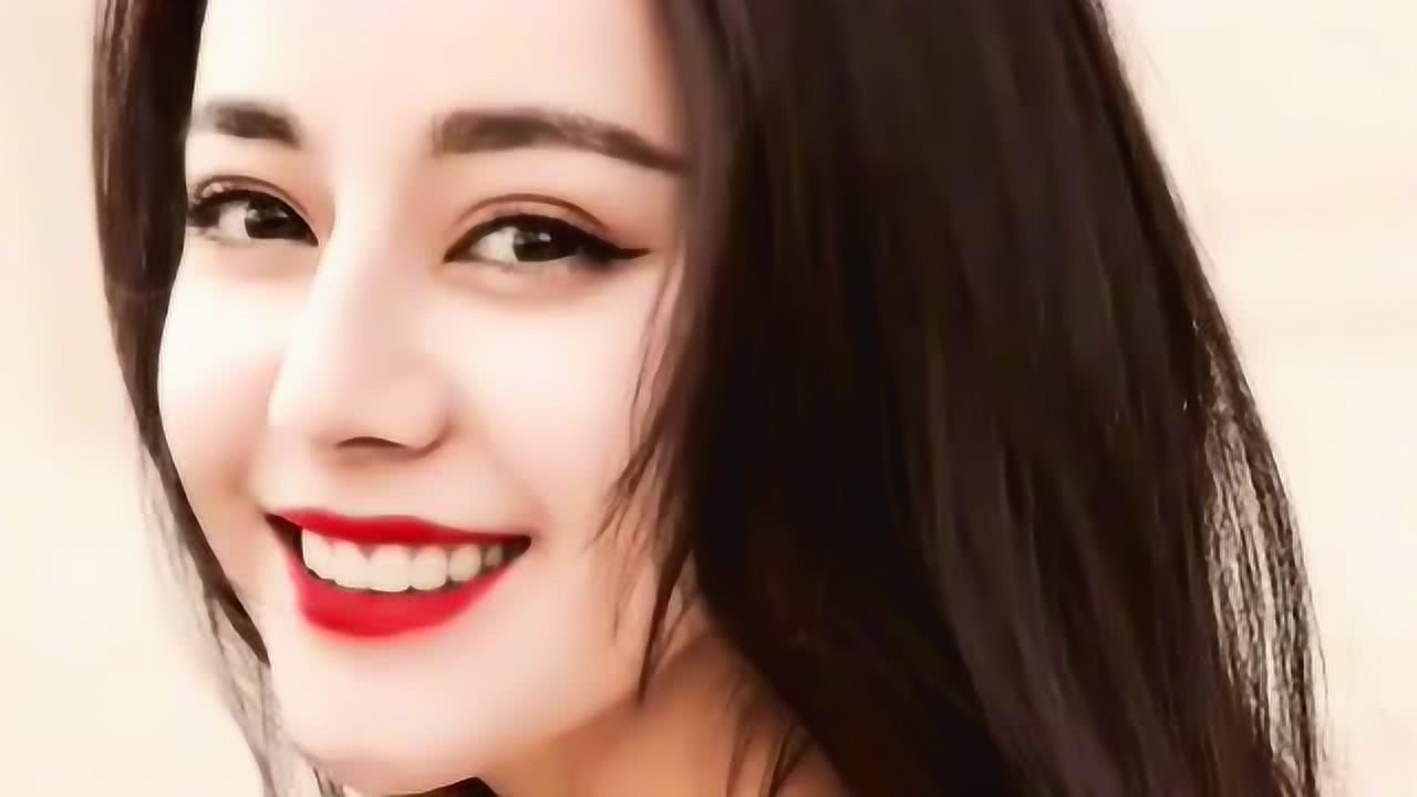 美女一片日日上新妆惊艳全场，夏日穿搭指南，轻松打造时尚魅力