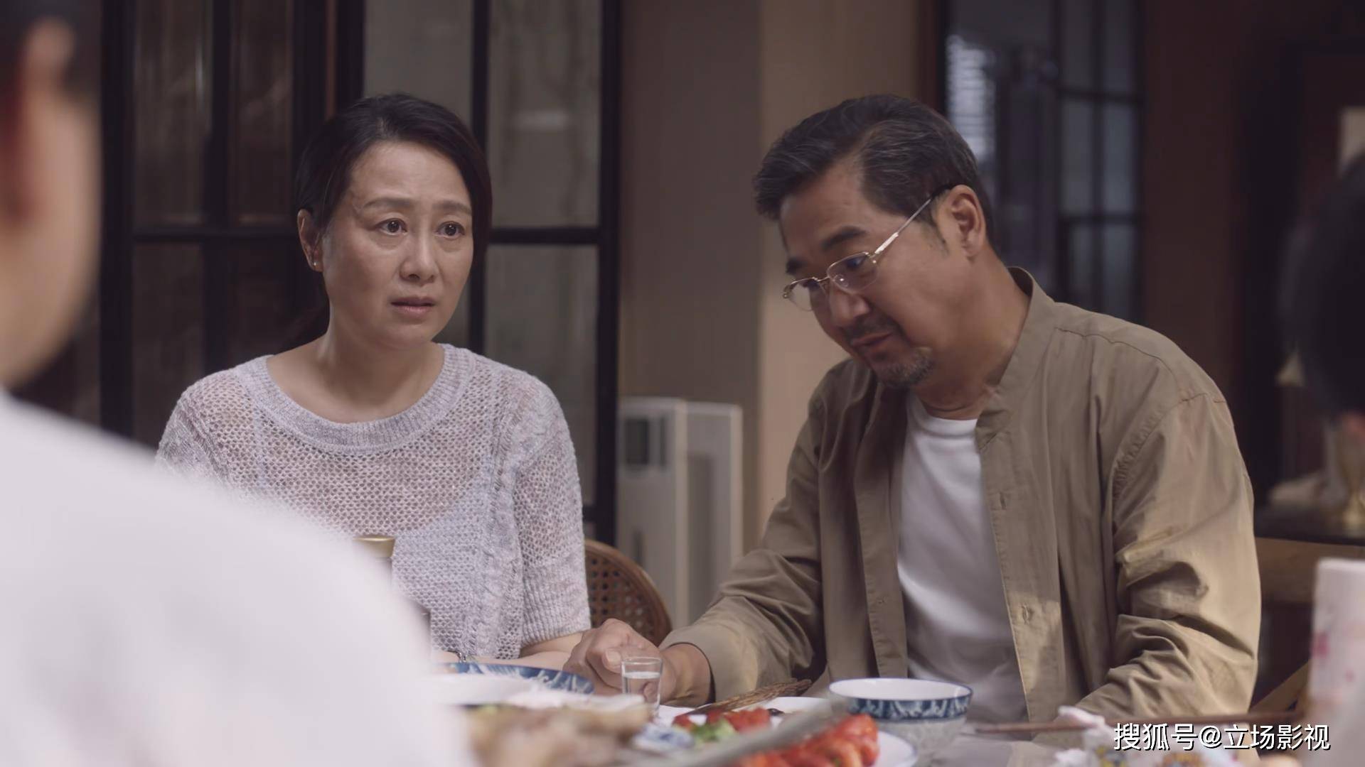 后妈的绣感韩引发热议，看现代家庭情感剧，如何演绎复杂亲情关系