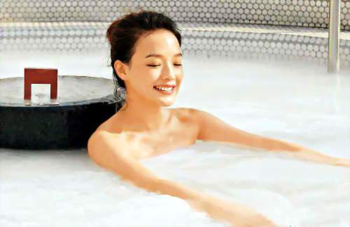 2.舒淇洗澡场景惊艳众人，粉丝疯狂点赞，幕后花絮曝光