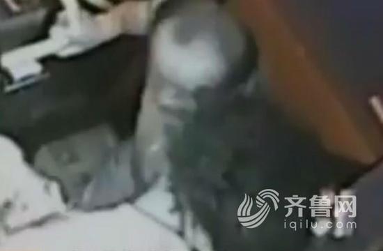 偷拍妇女撒尿正面视频曝光，引发社会强烈谴责，保护隐私安全刻不容缓
