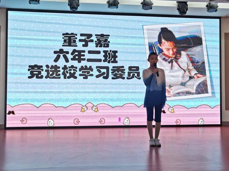 欧美老太太时尚穿搭秘诀,优雅与舒适并存,展现自信晚年风采 欧美老太太时尚穿搭秘诀,优雅与舒适并存,展现自信晚年风采
