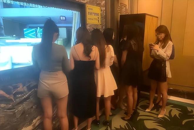 1.偷拍少女80P隐秘视角曝光