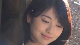 18岁浜边美波青春写真集，绝美瞬间，展现少女独特魅力与纯净气质