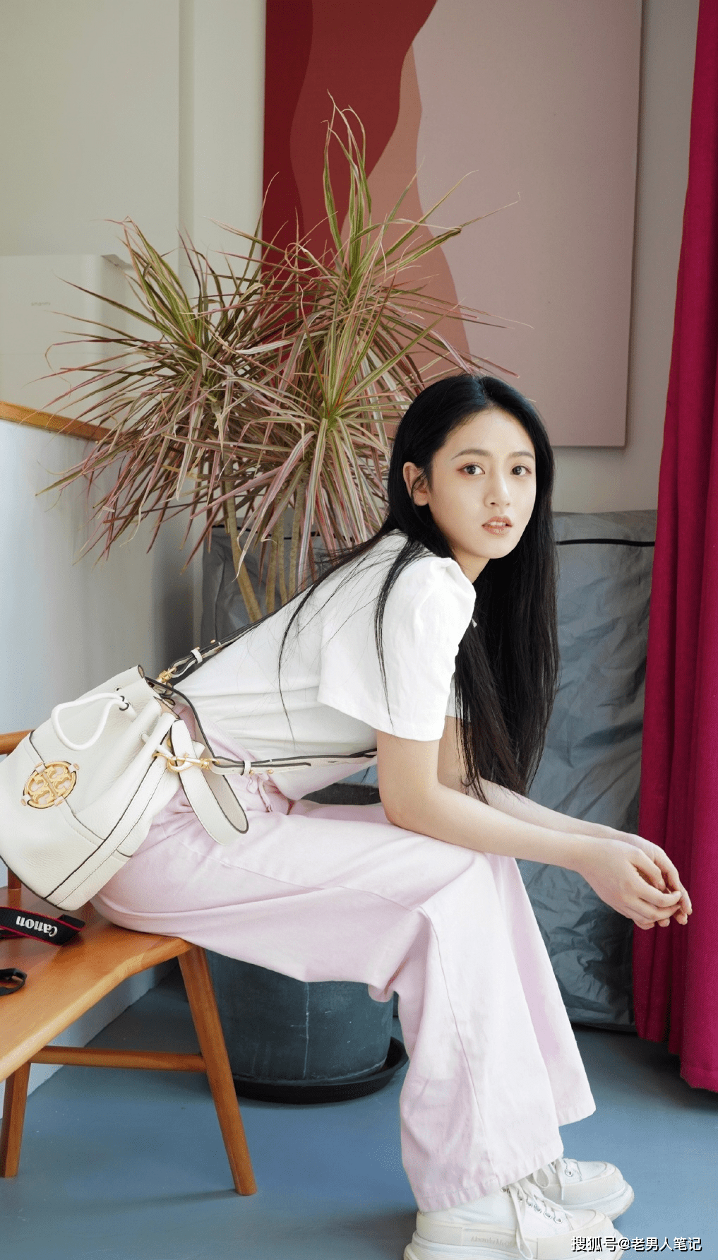 老熟女又来了x88AV最新作品，性感熟女大胆演绎，激情剧情引人入胜