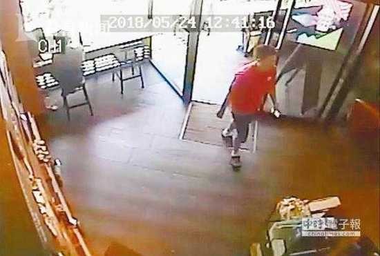 2.偷拍wc事件频发，保护个人隐私刻不容缓，加强法律监管势在必行