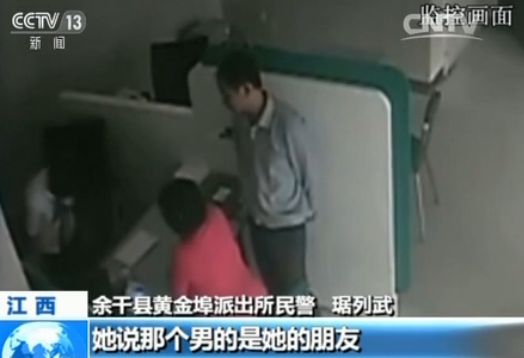 乡村大乳村妇疯狂做爱激情四溢，火热场面引爆乡村夜，原始欲望在月光下燃烧