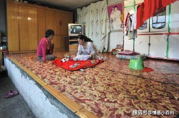 东北熟妇大炕交换做爰浜激情故事，乡村隐秘情事曝光，火热交换引发邻里热议